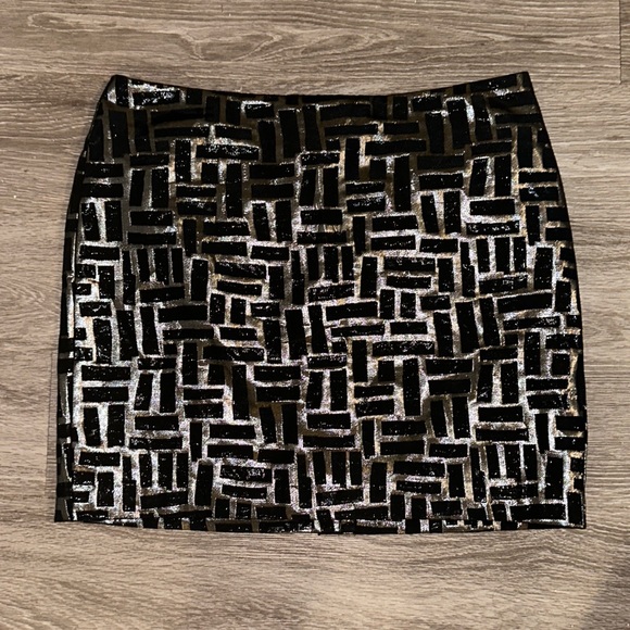 Banana Republic Dresses & Skirts - Banana Republic black & metallic skirt